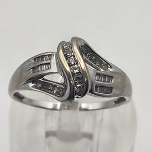Sun 10 Karat White Gold & Diamond Ring (10.5)